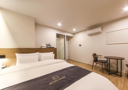 Gwangju Divine Hotel Gwangju Metropolitan City Quarto foto